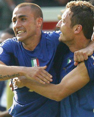 Francesco totti est cannavaro le capitaine de l'Italie 
