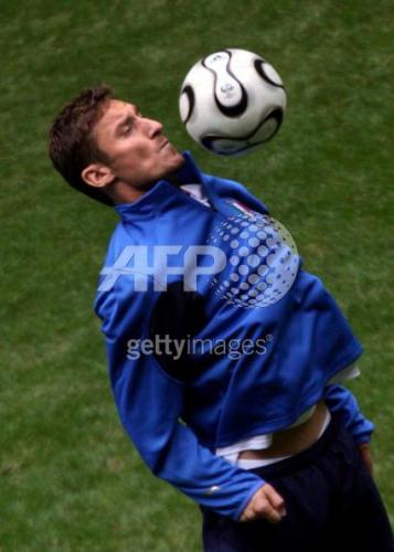 totti fait une tête