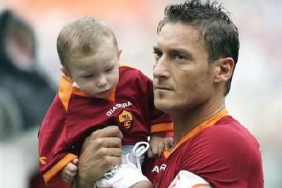 totti avec son fils Christian ,le 6 novembre 2005