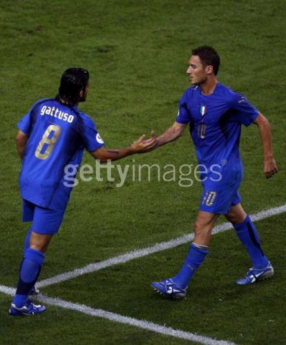 totti sert la main a gattuso
